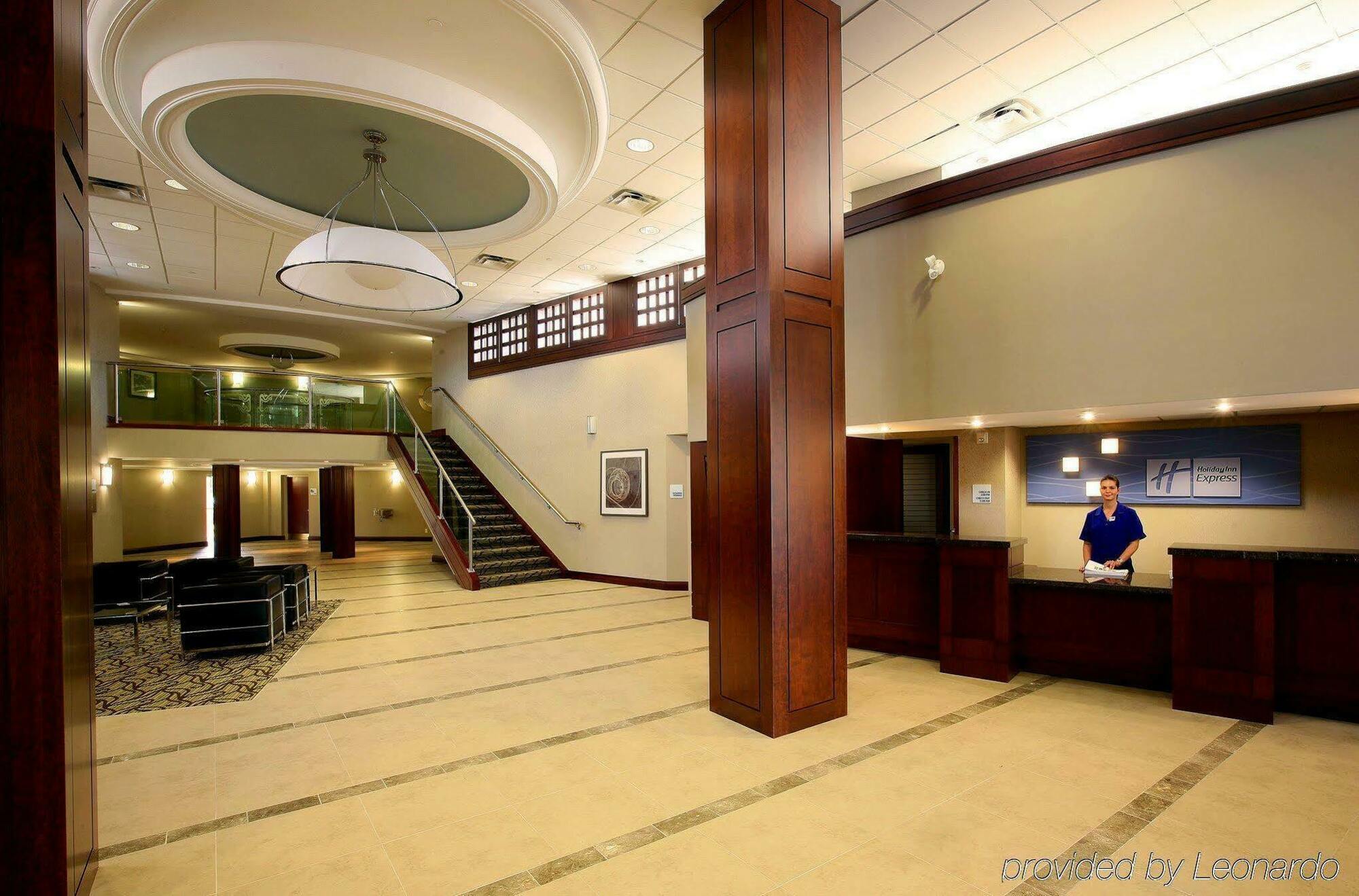 Glō Western Corporate Centre Hotel